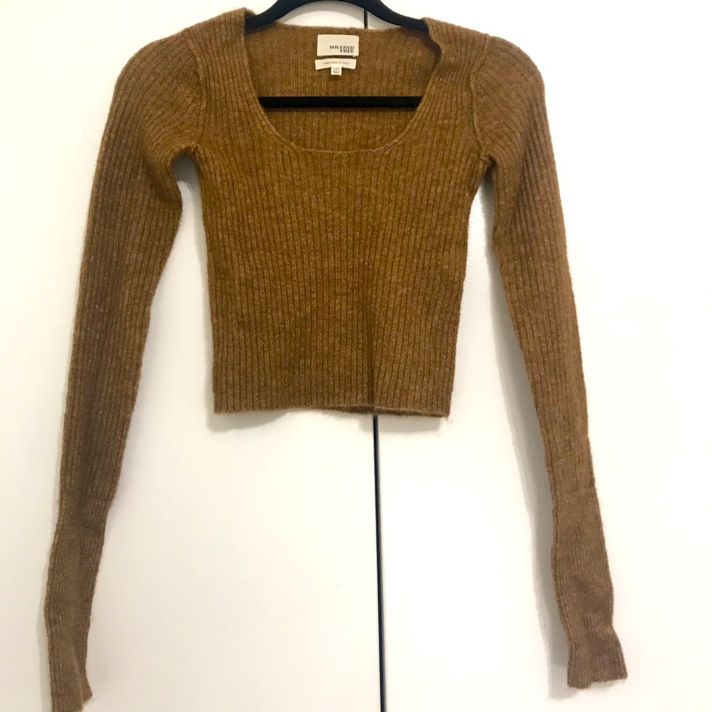 Aritzia Wilfred Free cropped sweater